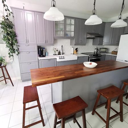 4 Bedroom 3 Washroom Charming Home In Markham With Warm Cozy Vibe Exterior photo