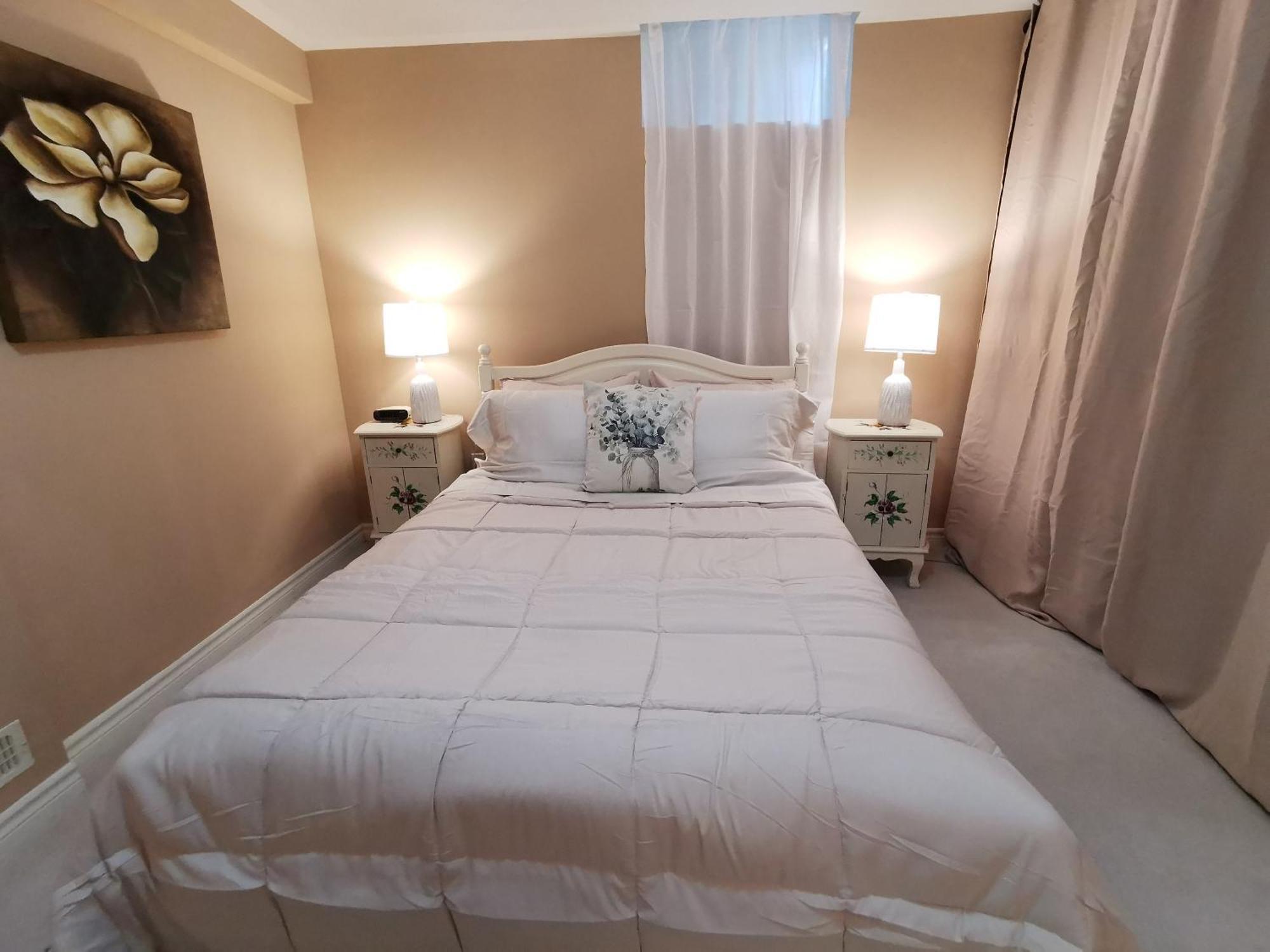 4 Bedroom 3 Washroom Charming Home In Markham With Warm Cozy Vibe Exterior photo