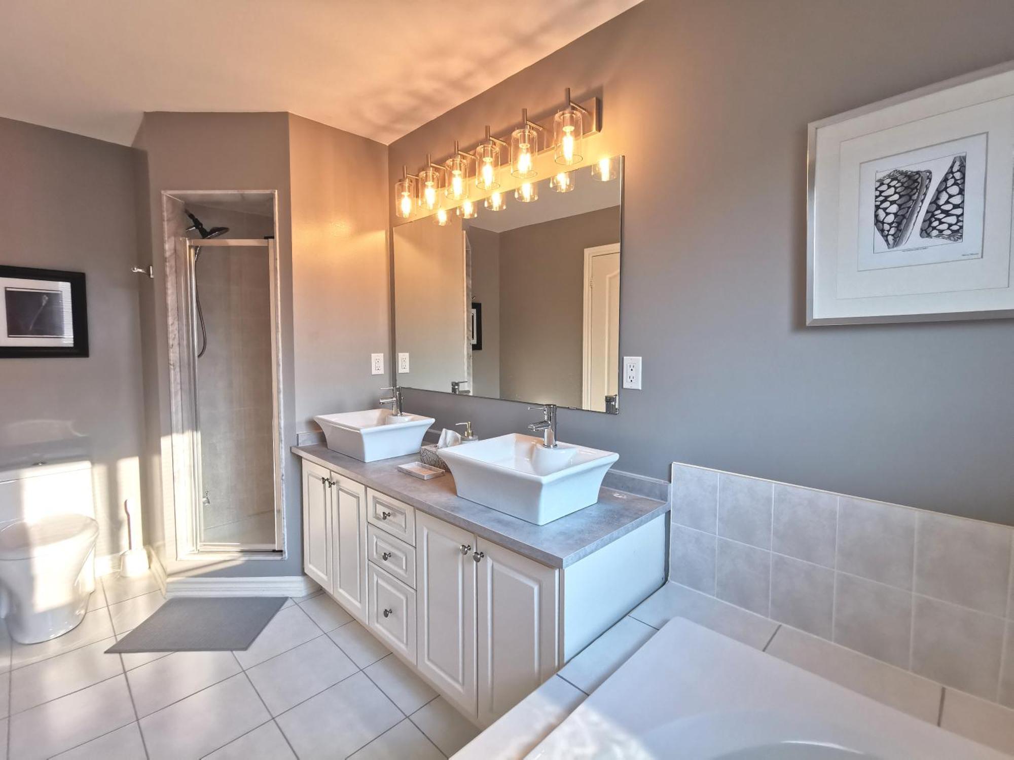 4 Bedroom 3 Washroom Charming Home In Markham With Warm Cozy Vibe Exterior photo