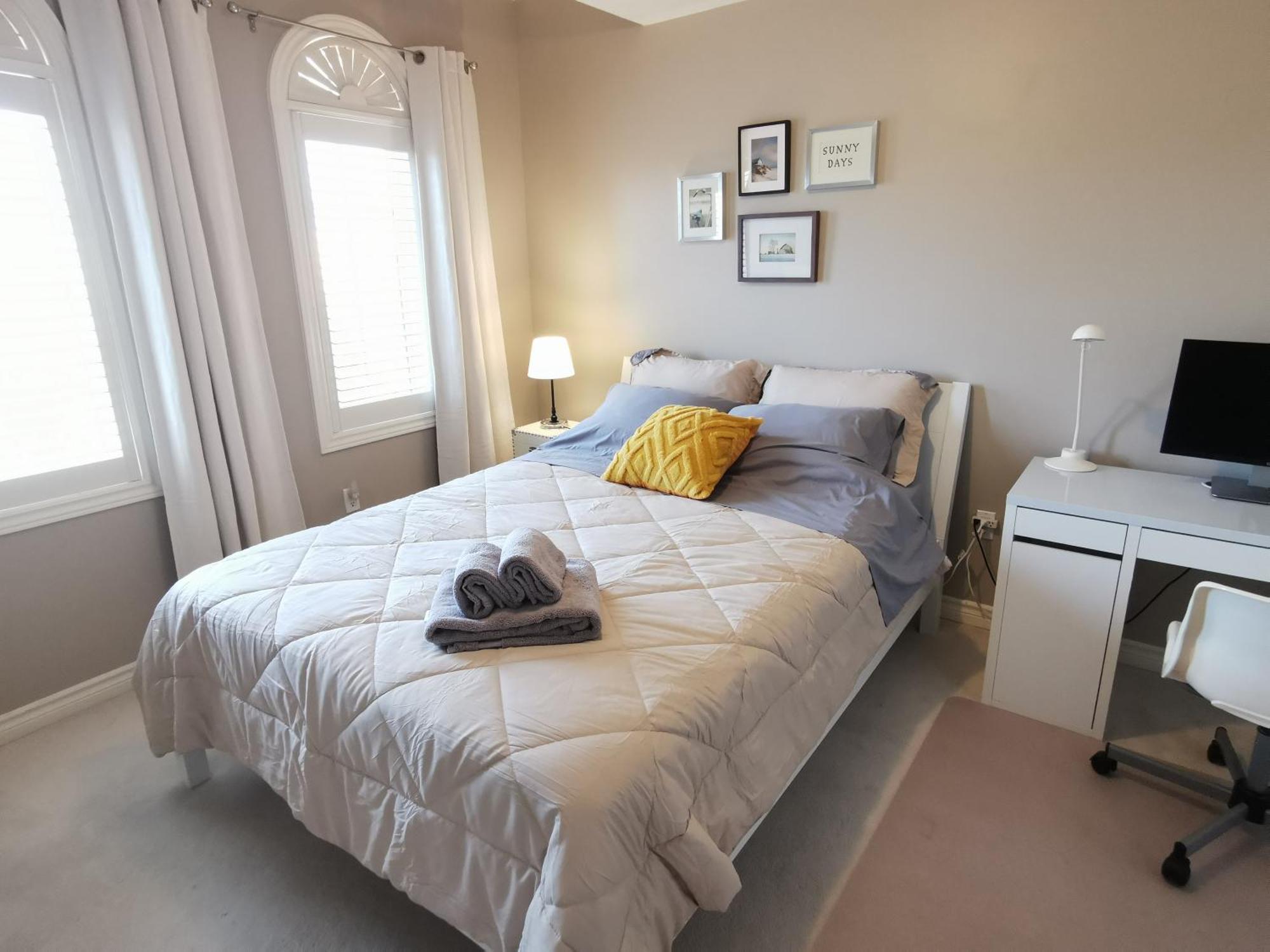 4 Bedroom 3 Washroom Charming Home In Markham With Warm Cozy Vibe Exterior photo